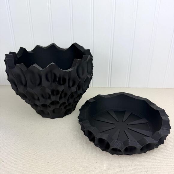 Bane Planter, Indoor Flower Pot, Tabletop Planter, Sculpted Geometric Pattern - Picture 8 of 11